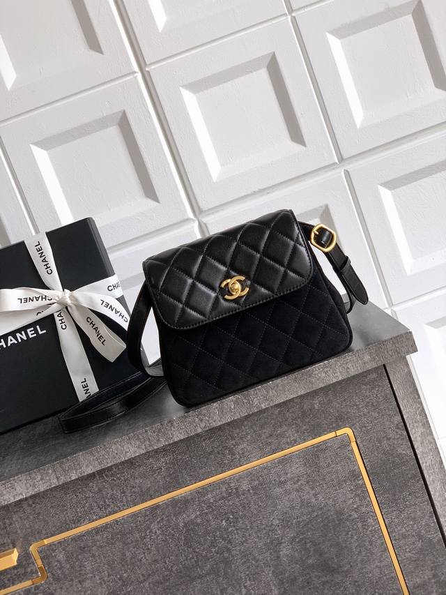 1918工厂P 黑配麂皮 Ohanel25A高级手工坊口盖包、系列计收获一只复古小皮具麂皮拼！羊皮的材质、中古感十足菱格纹精细雕琢、视觉与触感的双重暴击容量空间