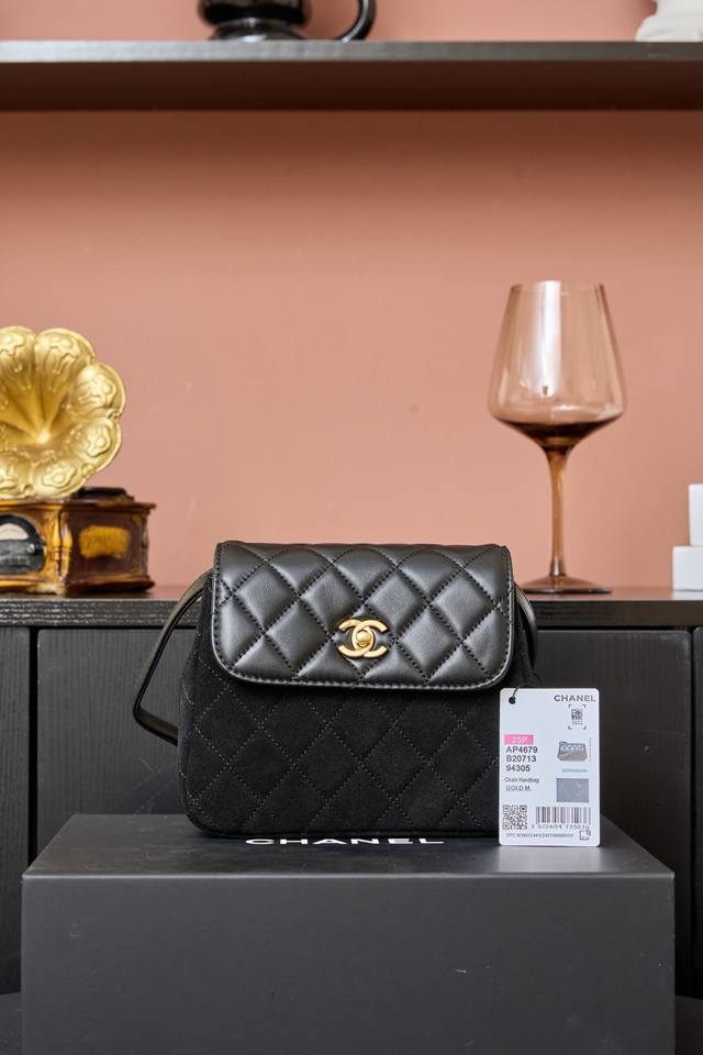 1918工厂P货 黑配麂皮 Ohanel25A高级手工坊口盖包、系列计收获一只复古小皮具麂皮拼！羊皮的材质、中古感十足菱格纹精细雕琢、视觉与触感的双重暴击容量空