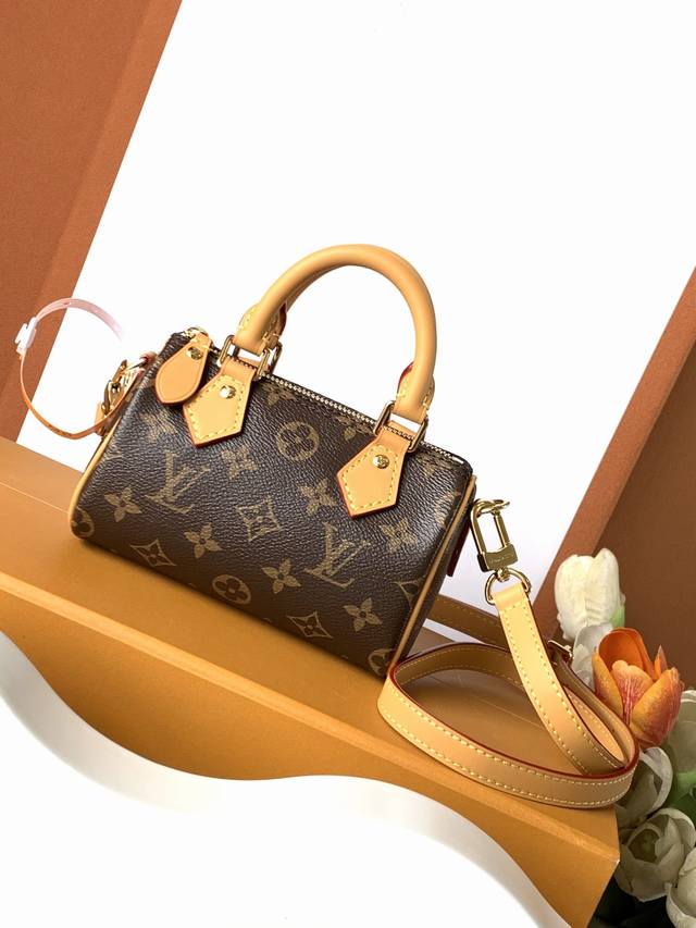 Nano Speedy手袋 特级加强版 型号： M81085 皮料： 是意大利A级皮料 五金： 采用进口A级全钢五金 包装： 全套原厂Mb包装 尺寸： 16X1