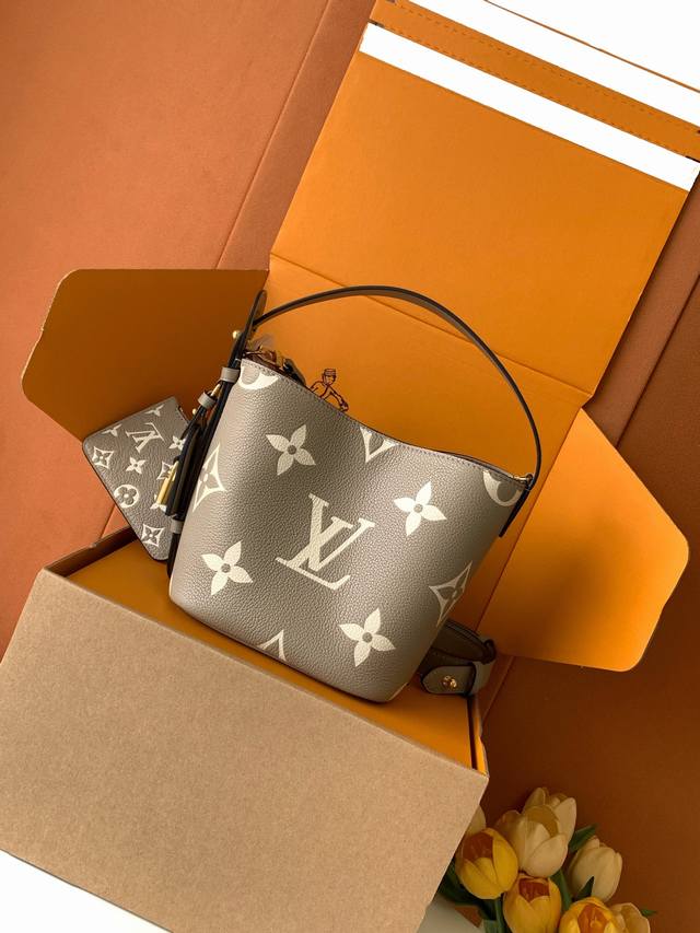 特级Mb163C01芯片版原厂皮 本款All Inbb 手袋 型号：M13045大象灰色压花163C01芯片版 材料：A级全钢五金，进口原厂牛皮 包装：全套原厂