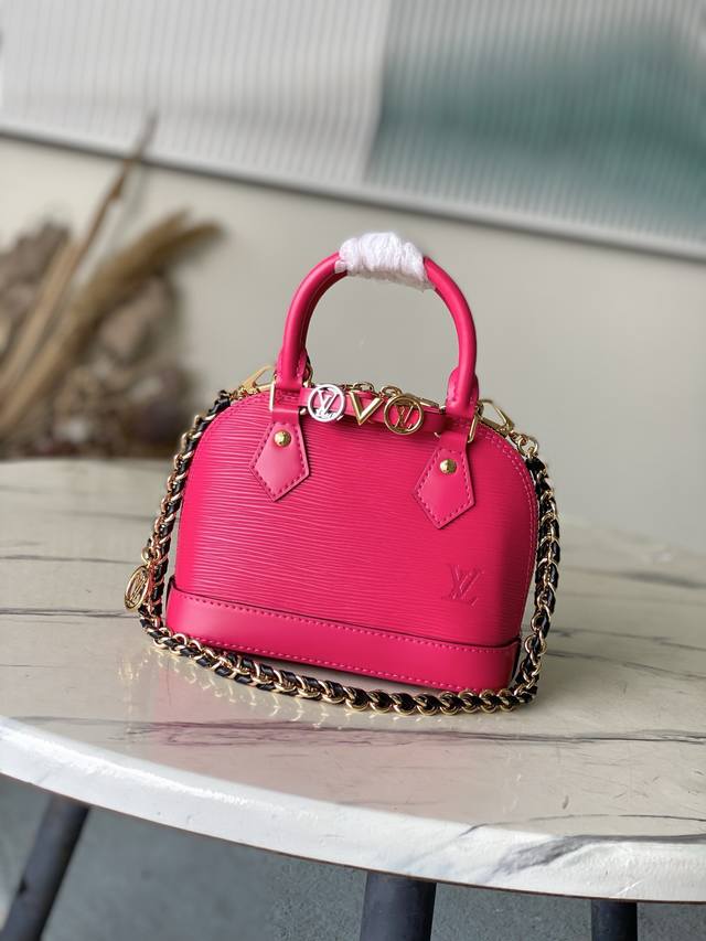 出厂价P 海外顶级原单 M14339 玫红水波纹 这款可定制的Lv&I Alma Mini将为任何手袋系列提供真正独特的补充。由标志性的Epi皮革制成,具有时尚 出厂价P 海外顶级原单 M14339 玫红水波纹 这款可定制的Lv&I Alma Mini将为任何手袋系列提供真正独特的补充。由标志性的Epi皮革制成,具有时尚