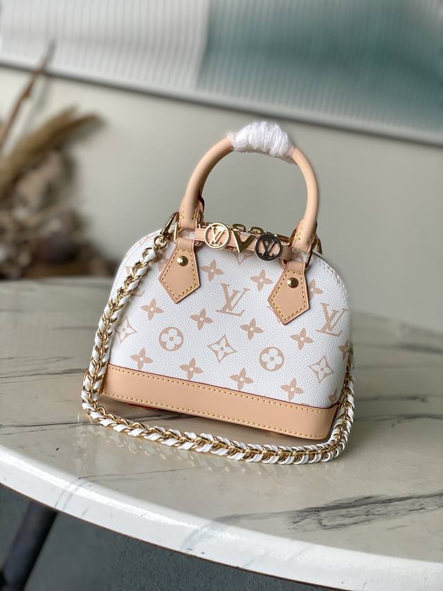 出厂价P 海外顶级原单 M14339 白花 Lv&I系列推出了这款可定制的套件，以独家迷你尺寸的标志性Alma为特色。旨在打造佩戴者独有的个性化手提包，有七种款