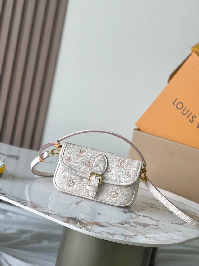 特级Mb163C芯片版原厂皮 本款 Nano Diane 手袋 型号：M13642 材料：A级全钢五金，进口原厂牛皮 包装：全套原厂免税Mb包装 尺寸：10.5