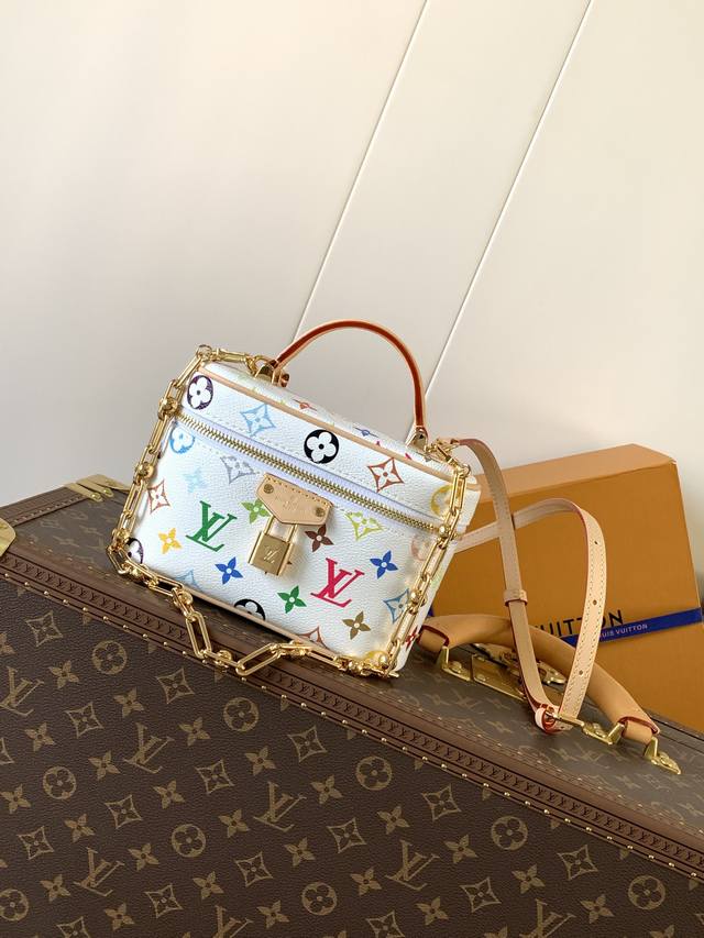 顶级原单,变码芯片M13662 本款 Vanity Pouch 手袋出自路易威登 X 村上隆再版系列,以艺术家的鲜明色调重绎品牌经典 Monogram 图案。涂 顶级原单,变码芯片M13662 本款 Vanity Pouch 手袋出自路易威登 X 村上隆再版系列,以艺术家的鲜明色调重绎品牌经典 Monogram 图案。涂