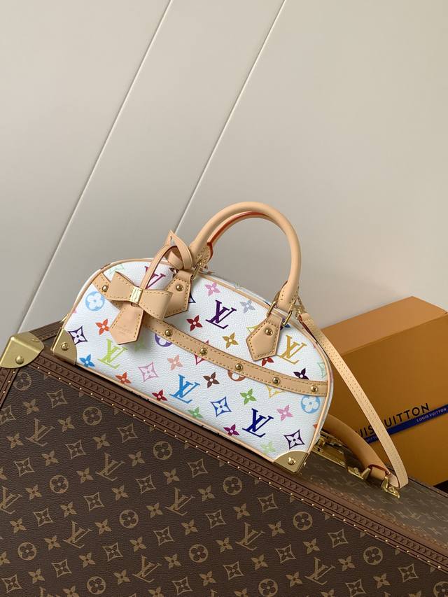 顶级原单，变码芯片M13084 本款 Handbag East West 手袋出自路易威登 X 村上隆再版系列，以艺术家笔下标志性的彩虹色调描摹全幅 Monog