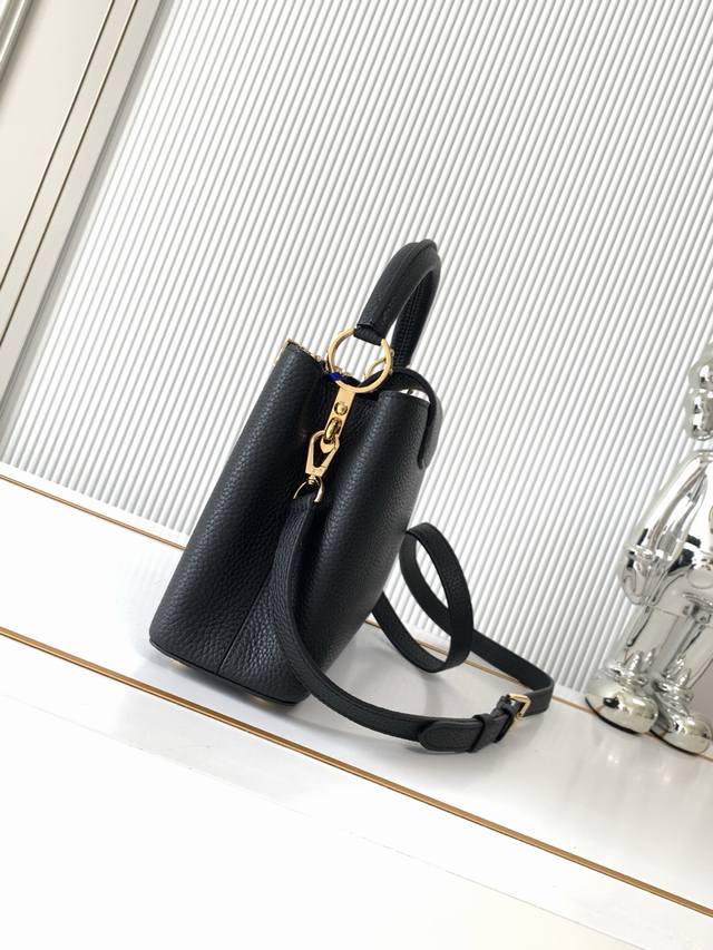 全钢五金 变码芯片 特级配全套包装 特级原厂皮M23263黑色扣金贝壳独家实拍本款Cacines Bb Flower Crown 手袋为全粒面 Taurillo