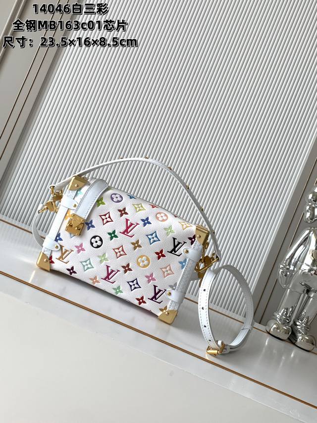 全钢五金 Mb163C01变码芯片 特级配全套包装 款号M14046白三彩 本款 Side Trunk 中号手袋以谐趣 Monogram 图案道出路易威登 X