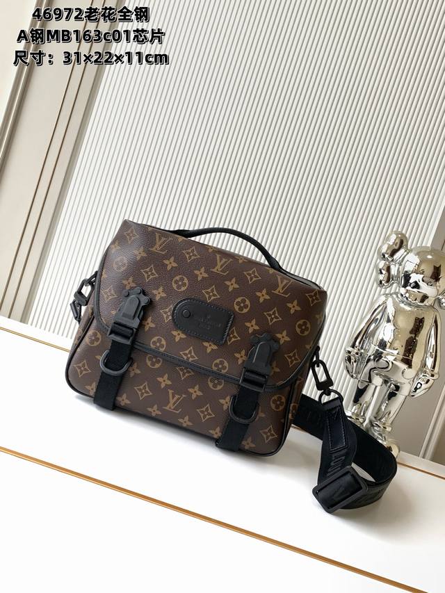 A钢五金 Mb163C01变码芯片 特级配全套包装 款号M46972老花 本款 Lv Trail 邮差包向品牌元素采撷灵感，为经典 Monogram Macas