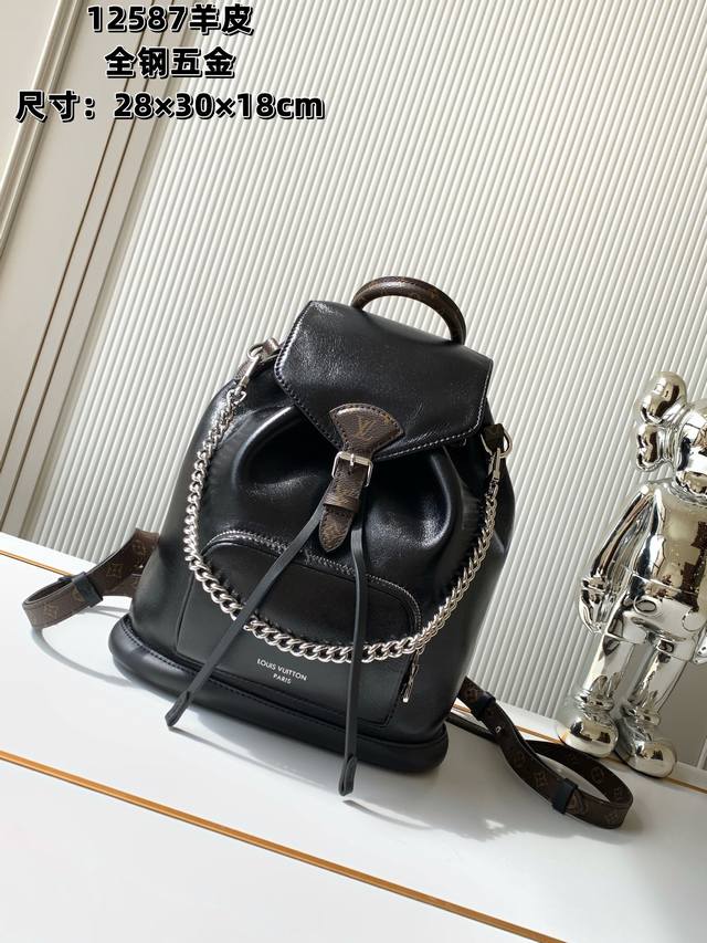 全钢五金 变码芯片 特级配全套包装 M12587黑色 本款 Montsouris 小号双肩包为亮泽羊皮革融入Monogram 细节，巧妙道出 Lv Vibe系列