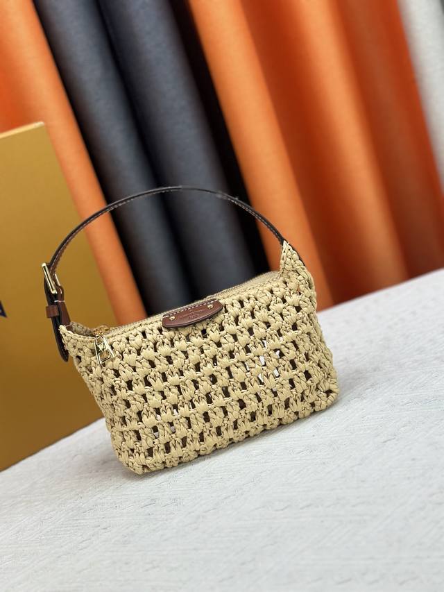 顶级原版 芯片版 草编款 人工编织 M14304 M82949 最新款 Hills Pochette 手拿包以拉菲草塑造雅致构型，成就露天聚会与阳光假日的随行佳
