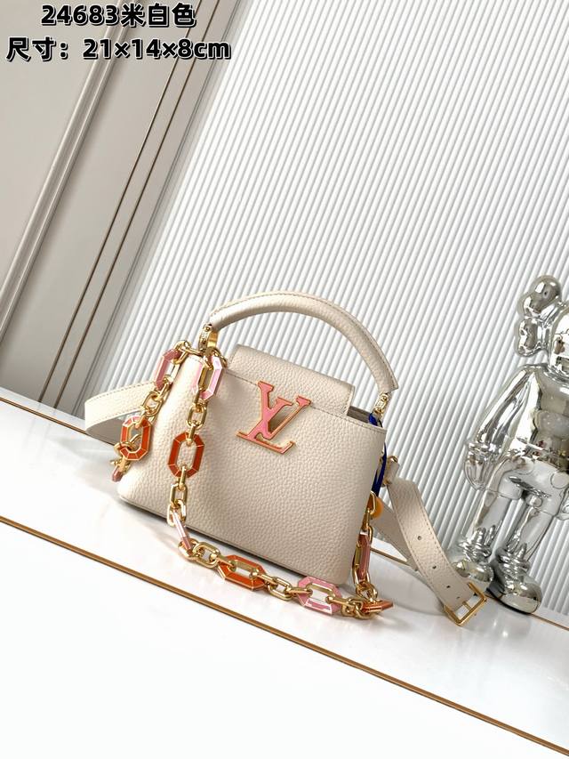 全钢五金 变码芯片 特级配全套包装 款号M24683珍珠白金扣 Capucines 小号 手袋 本款Capucines 小号手袋选用粒面Taurillon牛皮革