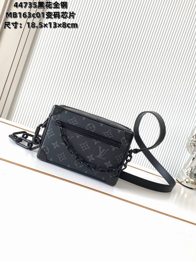 全钢五金 Mb163C01变码芯片 特级配全套包装 款号M44735黑花 Virgil Abloh 为 春夏秀场呈现 Mini Soft Trunk 链条包，讲