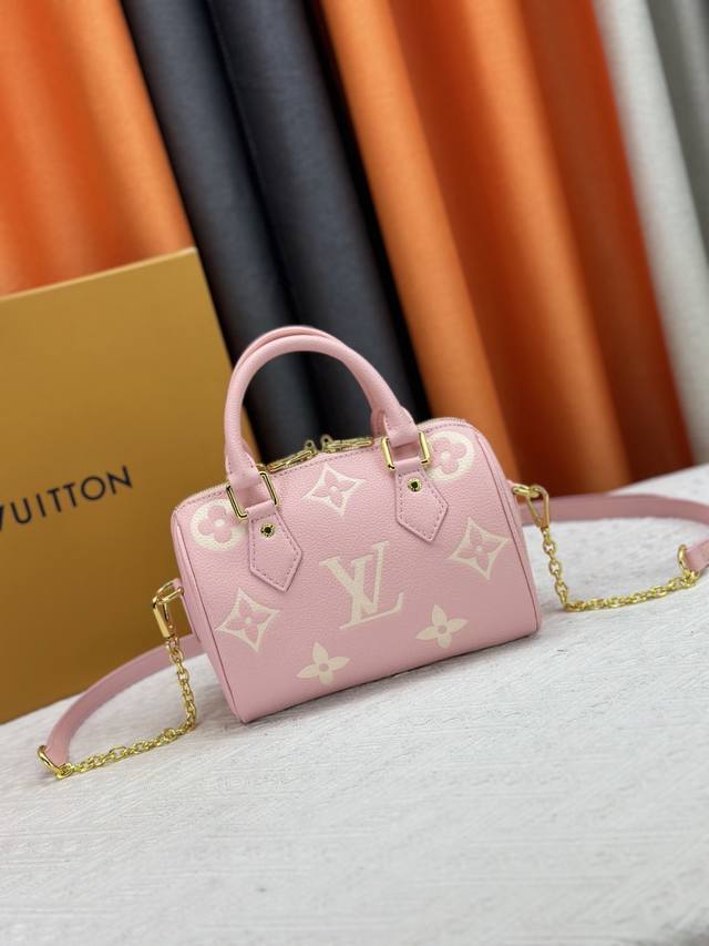 M14226 M58953 M46234本款 Speedy 20手袋选用品牌经典 Monogram Empreinte 皮革裁出摩登紧凑构型，并以柔美色调烘托耀