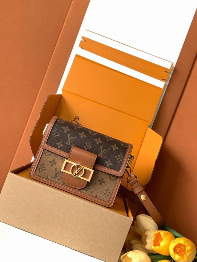 独家首发型号:M45959 特级加强版 Mini Dauphine手袋皮料是正品代工厂P意大利A级皮料,专柜同步变码芯片,是在于品质、全钢五金、面料、手工、油边 独家首发型号:M45959 特级加强版 Mini Dauphine手袋皮料是正品代工厂P意大利A级皮料,专柜同步变码芯片,是在于品质、全钢五金、面料、手工、油边