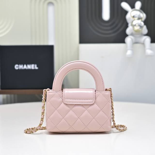 顶级版 23K Kelly手柄包 迷你款 时尚是一个轮回,大热门中古Kelly被Chanel重新设计焕发生机,中古Kelly以经典的手柄手提出名,在基础加上皮穿 顶级版 23K Kelly手柄包 迷你款 时尚是一个轮回,大热门中古Kelly被Chanel重新设计焕发生机,中古Kelly以经典的手柄手提出名,在基础加上皮穿