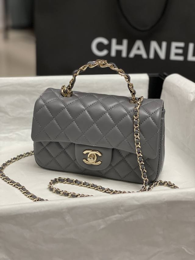 Chanel：：型号：As2431#：尺寸：20X14X7Cm： 年秋冬季最新款，Cf手提系列。专柜限量抢购版，一包难求，贵气临人，加上这次的设计延续了Cf的经