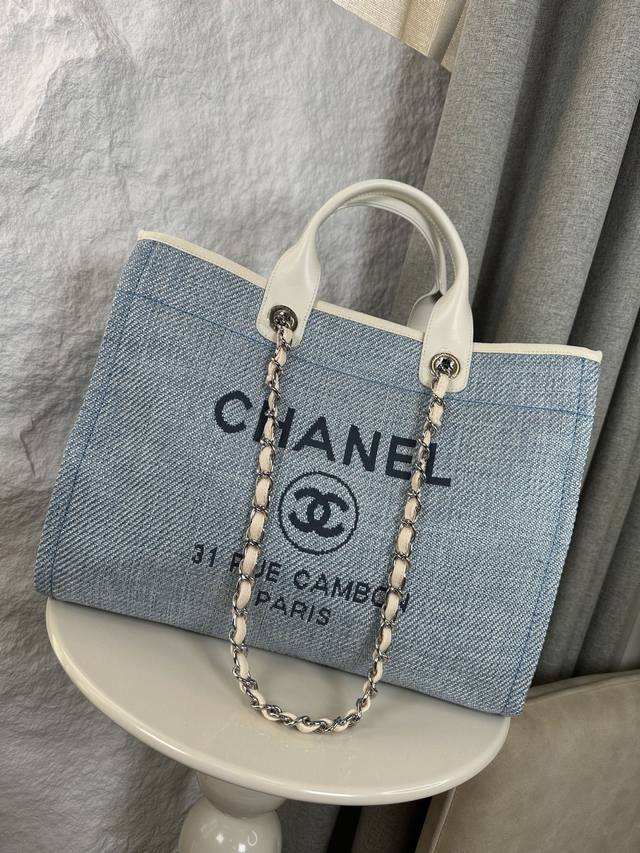 经典沙滩布包新色母子沙滩牛仔帆布包：经典旅游购物袋系列，原版牛皮手柄．妈咪包简易的搭扣设计 ．任何细节对版布料，对版刺绣Logo，品质超赞！超级无敌大容量日常通