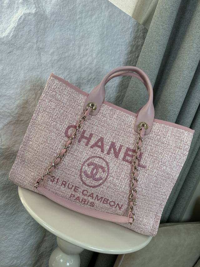 经典沙滩布包新色母子沙滩牛仔帆布包：经典旅游购物袋系列，原版牛皮手柄．妈咪包简易的搭扣设计 ．任何细节对版布料，对版刺绣Logo，品质超赞！超级无敌大容量日常通