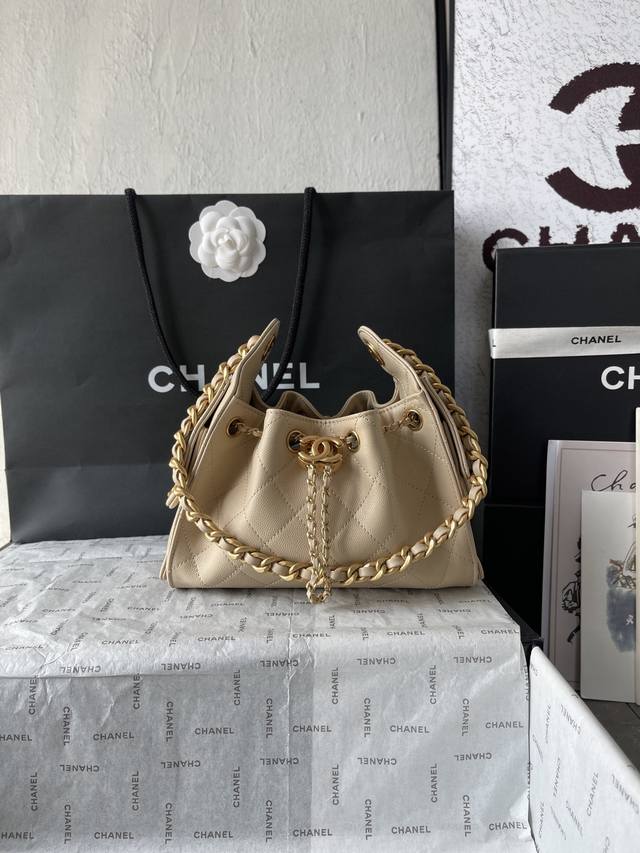 顶级货_ 法国 高端定制品 Chane1 Chanel25S 春夏Hobo抽绳水桶Mini 25Bag 复古金币纽扣抽绳水桶包+菱格纹牛皮 经典链条设计，高级感