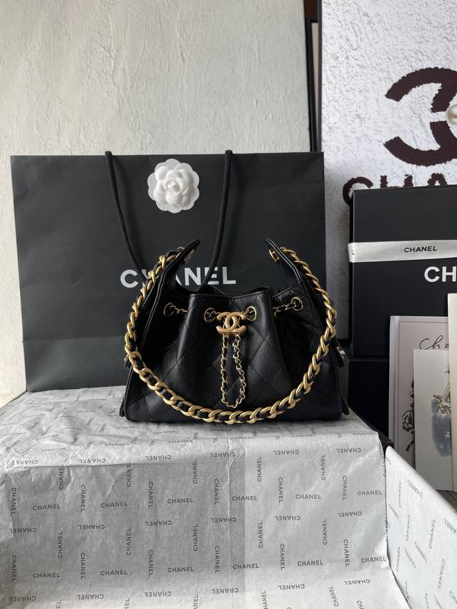 顶级货_ 法国 高端定制品 Chane1 Chanel25S 春夏Hobo抽绳水桶Mini 25Bag 复古金币纽扣抽绳水桶包+菱格纹牛皮 经典链条设计，高级感