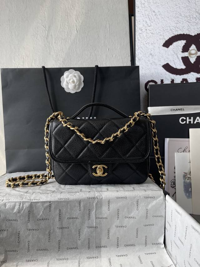 顶级货_ 法国 高端定制品 Chane1 25A双Clogo As5147皮穿链菱格小牛皮双肩包 25A经典黑金牛皮双肩包进口牛皮加上原版五金 低调沉稳大气超大