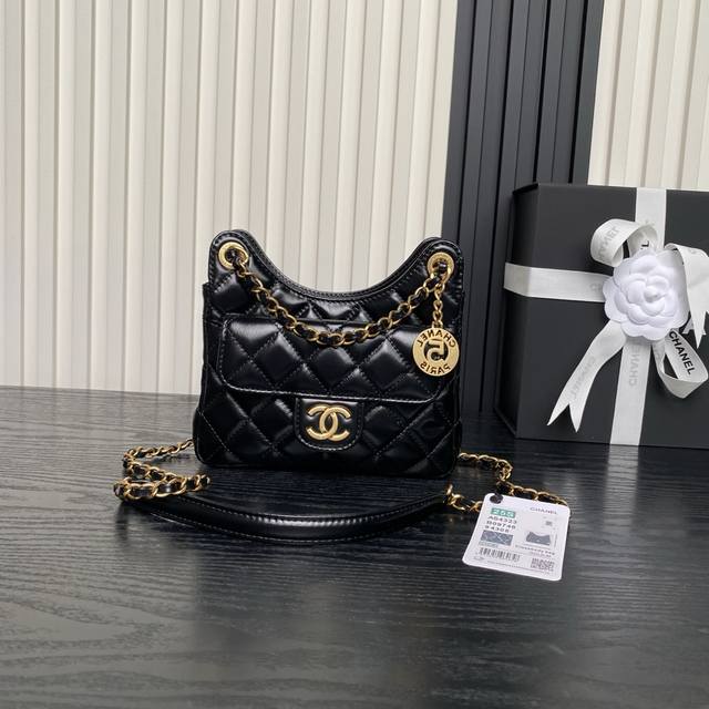 Chanel 25S Hobo 改款返场 天猫精灵系列 As4323 油蜡皮配金色复古金属 斜挎 单肩都可以 耐磨耐造 容量还很大 背起来很方便 上身效果超级好 Chanel 25S Hobo 改款返场 天猫精灵系列 As4323 油蜡皮配金色复古金属 斜挎 单肩都可以 耐磨耐造 容量还很大 背起来很方便 上身效果超级好