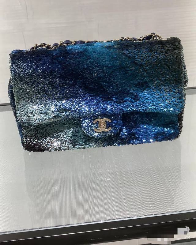 出货啦渐变色 蓝色 Ohanel 25P重磅高级手工坊刺绣密性亮片、型状Cf超闪亮片珠片包接预定啦秋冬季滤镜,So Black炸街超酷实物简直美炸了超级少有的爆 出货啦渐变色 蓝色 Ohanel 25P重磅高级手工坊刺绣密性亮片、型状Cf超闪亮片珠片包接预定啦秋冬季滤镜,So Black炸街超酷实物简直美炸了超级少有的爆