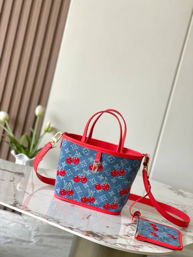 海原外单 独实家拍 M14997牛仔蓝 樱桃 顶级原单加强版半钢五金163C01 本款 Neverfull Inside Out Bb 手袋出自路易威登 X 村