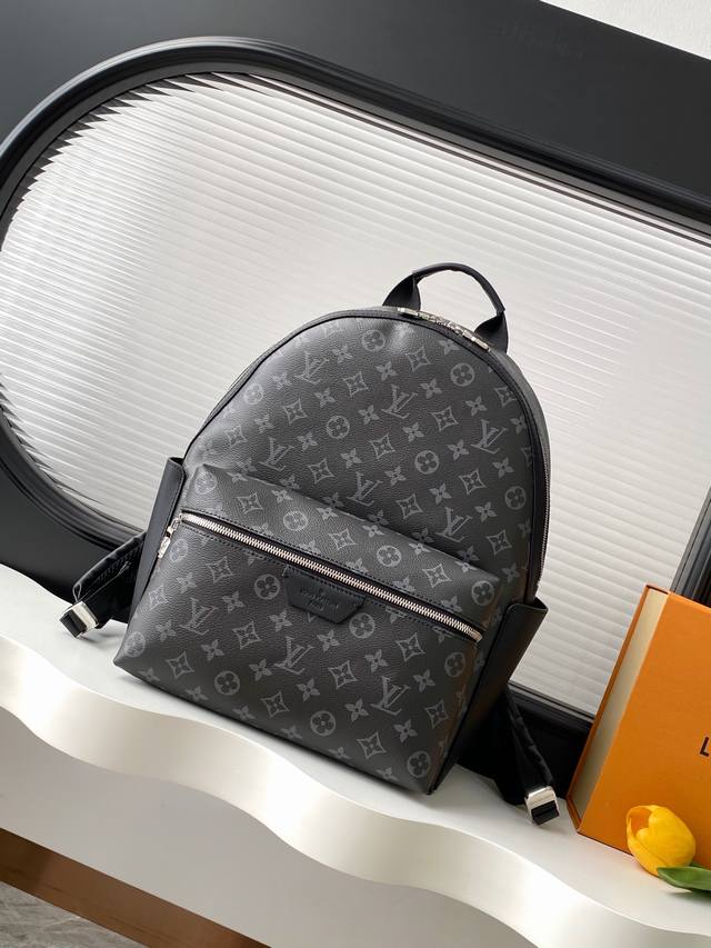 动态163C芯片 顶级原单加强版 M22558黑花本款 Discovery 小号双肩包取材 Monogram Eclipse 帆布，以更为紧凑的构型延续灵活功能