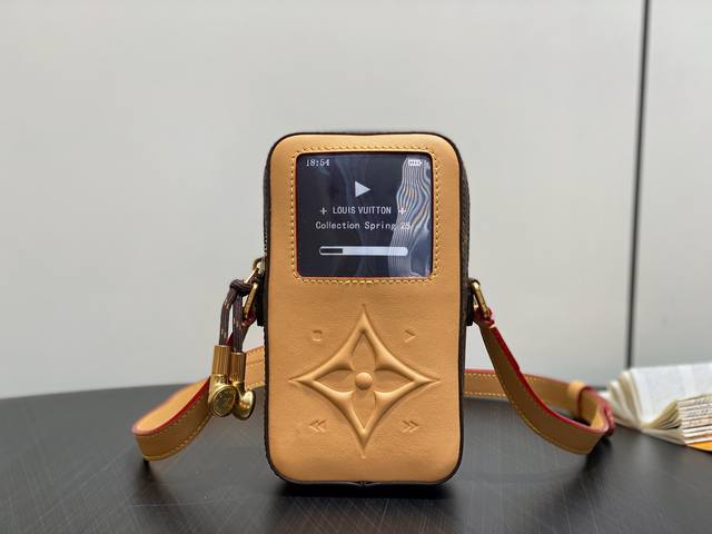 原单精品 M14063老花黄皮 复古手机音乐包播放器 Music Player Wearable Wallet 手袋 Music Player Wearable