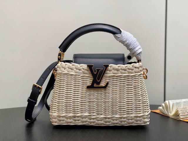 原单精品 M26005黑色 编织 全皮Cap那英款 Capucines Bb 手袋 M14366深蓝 M26025棕色 本款 Capucines Bb 手袋回溯