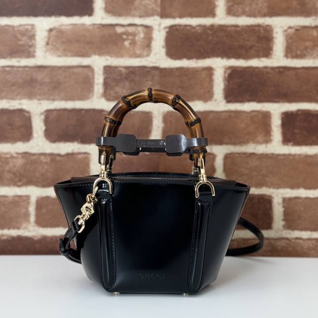 专柜品质，顶级原单货，实物实拍！款号805832克色羊皮内里，尺寸：宽16 27 X高14X侧宽11.5Cm，