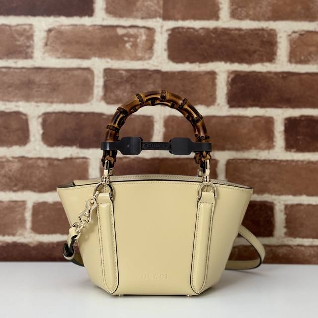 专柜品质，顶级原单货，实物实拍！款号805832浅米羊皮内里，尺寸：宽16 27 X高14X侧宽11.5Cm，