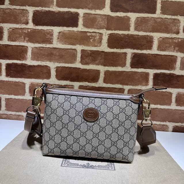 专柜品质，顶级原单货，实物实拍！760021啡Pvc 啡胶～尺寸：宽17Cmx高22.5Cmx深5Cm，出货啦！