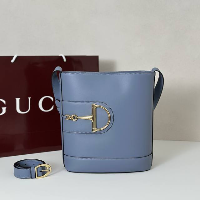 专柜品质，顶级原单货，实物实拍！款号833660灰蓝色，尺寸：宽26X高27.5X侧宽11.5Cm，