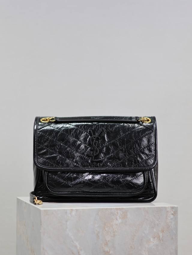 正品级 黑色金扣油蜡皮 28Cm Niki专柜同步新版本！改版后的Niki更更更实用了，在原来的基础上两边各加了一个D扣，这又是多了一道工序呀！新版本承重能力更