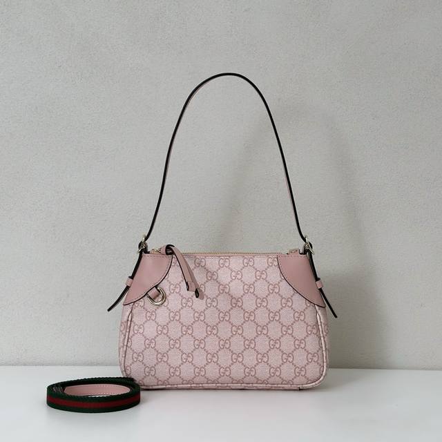 专柜品质，顶级原单货，实物实拍！款号815218粉胶，尺寸：宽24.5X高16X侧宽6Cm，