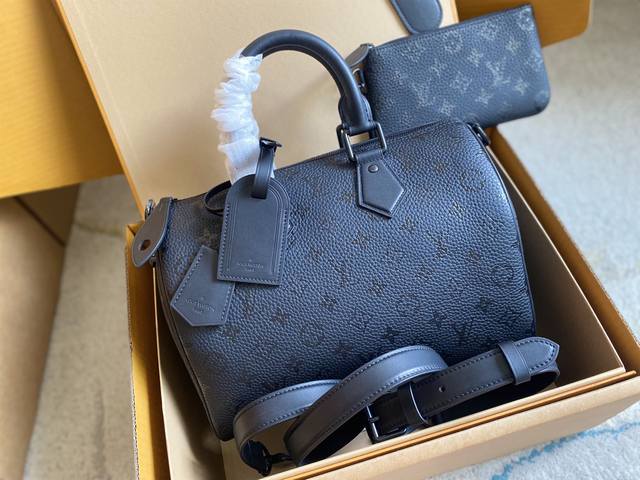 M 4 黑色 Mb免税版本 全钢五金 支持Nxp芯片感应M13914粉色 M14064 绿色Speedy P10 BandoulièRe 30 手袋采用印有经典 M 4 黑色 Mb免税版本 全钢五金 支持Nxp芯片感应M13914粉色 M14064 绿色Speedy P10 BandoulièRe 30 手袋采用印有经典