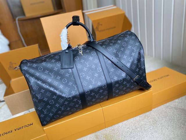 顶级原单 M40605 黑花 M40569 黑花 备受喜爱的Keepall 55旅行袋，由全新标志性黑灰Monogram Eclipse帆布裁制而成。容量大且轻