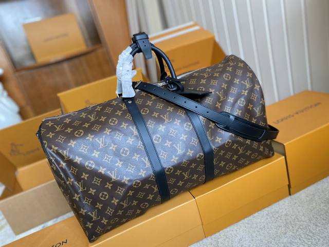 顶级原单 M56714 M56711 M56713 Keepall 55 旅行袋 配肩带 于1924年面市的Keepall系列，是手提包的现代始祖。它质地柔软，