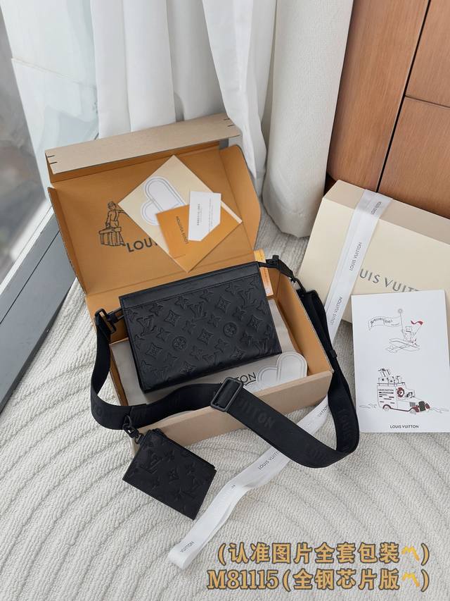 M81115 新压花 A级全钢 个性化定制版！163变码、Gaston 隨身錢包！這款Gaston隨身錢包取材自品牌的Pochette Voyage系列，以Mo