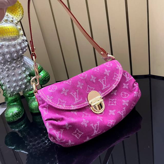 顶级原单 M95050 M95216 Vintage 牛仔挎包 中古绝版牛仔手包，夏日必备时尚单品牛仔元素可是永不过时的哦，而且无论怎么搭配都超有范，无敌洋气！