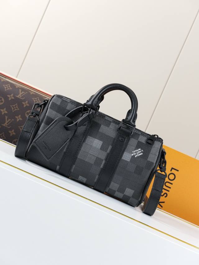 厂价 。 最高版本原厂皮顶级原单配专柜全套包装 动态163C01芯片 M14919迷彩格 顶级原单 独家背景实拍 本款 Keepall BandoulièRe