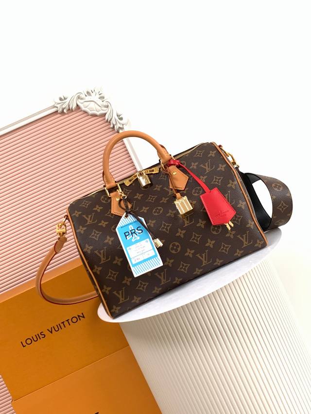 厂价 。 最高版本原厂皮顶级原单配专柜全套包装 顶级原单加强版 四方锁头吊坠 163C01变码 M14587 配飞机 M14328白花樱桃 M12243老花配黑