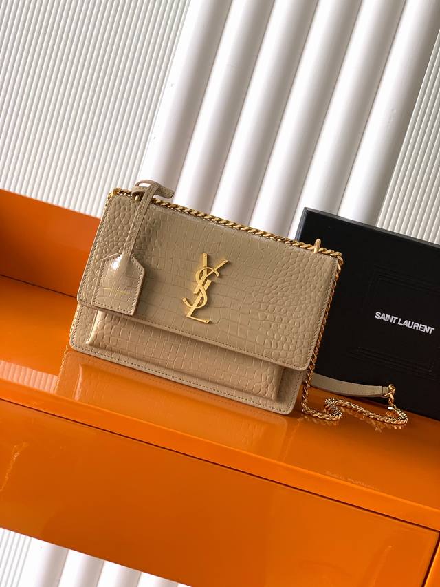 独家背景 杏鳄鱼纹 金 #经典款贵气鳄鱼纹Sunset日落包 原厂皮版本！喜欢鳄鱼纹包包的小伙伴不能错过的一款！高品质 正品皮，正品开模五金，追求每一个每一个细