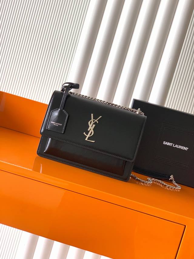 独家背景 克牙签纹 银 #经典款贵气牙签纹Sunset日落包 原厂皮版本！喜欢牙签纹包包的小伙伴不能错过的一款！高品质 正品皮，正品开模五金，追求每一个每一个细