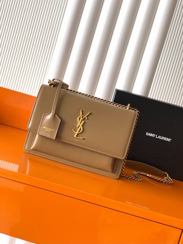 独家背景 焦糖牙签纹 金 #经典款贵气牙签纹Sunset日落包 原厂皮版本！喜欢牙签纹包包的小伙伴不能错过的一款！高品质 正品皮，正品开模五金，追求每一个每一个