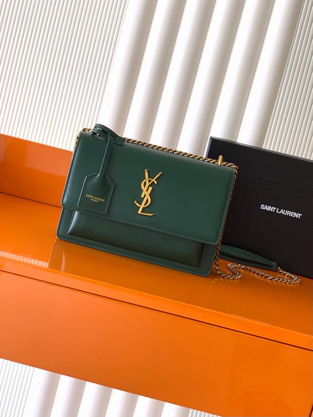 独家背景 墨绿牙签纹 金 #经典款贵气牙签纹Sunset日落包 原厂皮版本!喜欢牙签纹包包的小伙伴不能错过的一款!高品质 正品皮,正品开模五金,追求每一个每一个 独家背景 墨绿牙签纹 金 #经典款贵气牙签纹Sunset日落包 原厂皮版本!喜欢牙签纹包包的小伙伴不能错过的一款!高品质 正品皮,正品开模五金,追求每一个每一个