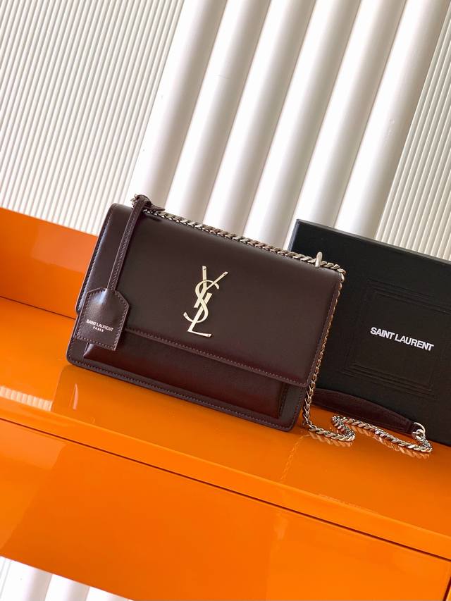 独家背景 枣红牙签纹 银 #经典款贵气牙签纹Sunset日落包 原厂皮版本！喜欢牙签纹包包的小伙伴不能错过的一款！高品质 正品皮，正品开模五金，追求每一个每一个