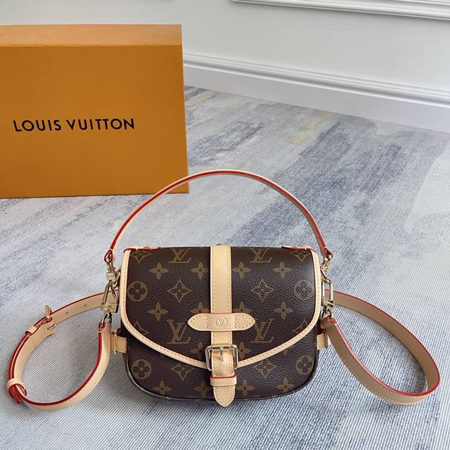 独家定制实拍动态变码芯片 顶级原单加强版 M46740老花 迷你双子星 Monogram帆布Saumur Bb手袋以现代风格重新诠释了备受喜爱的档案设计。马鞍包